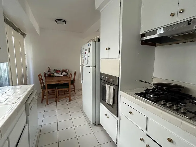 1329 S Saltair Ave #4 — Photo 3