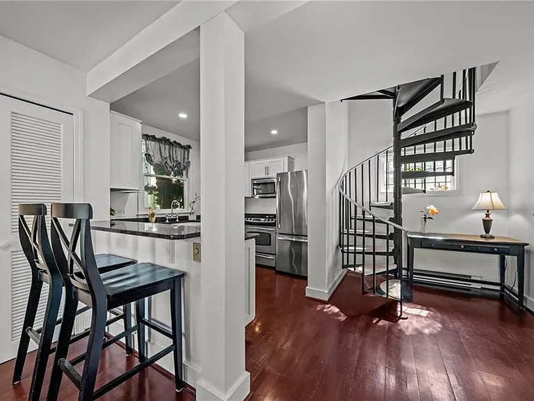 2 Lasalle Pl — Photo 9