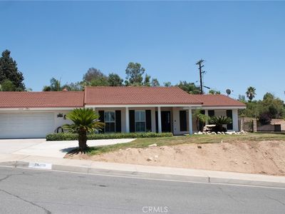 28468 Coachman Ln, Highland, CA, 92346