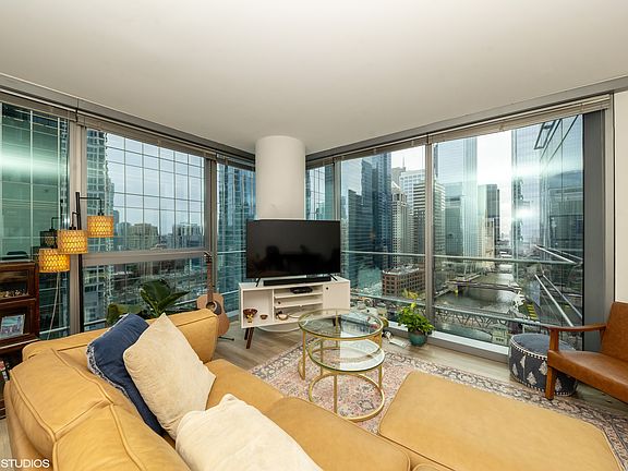 2nd image of 350 N Orleans St #2004