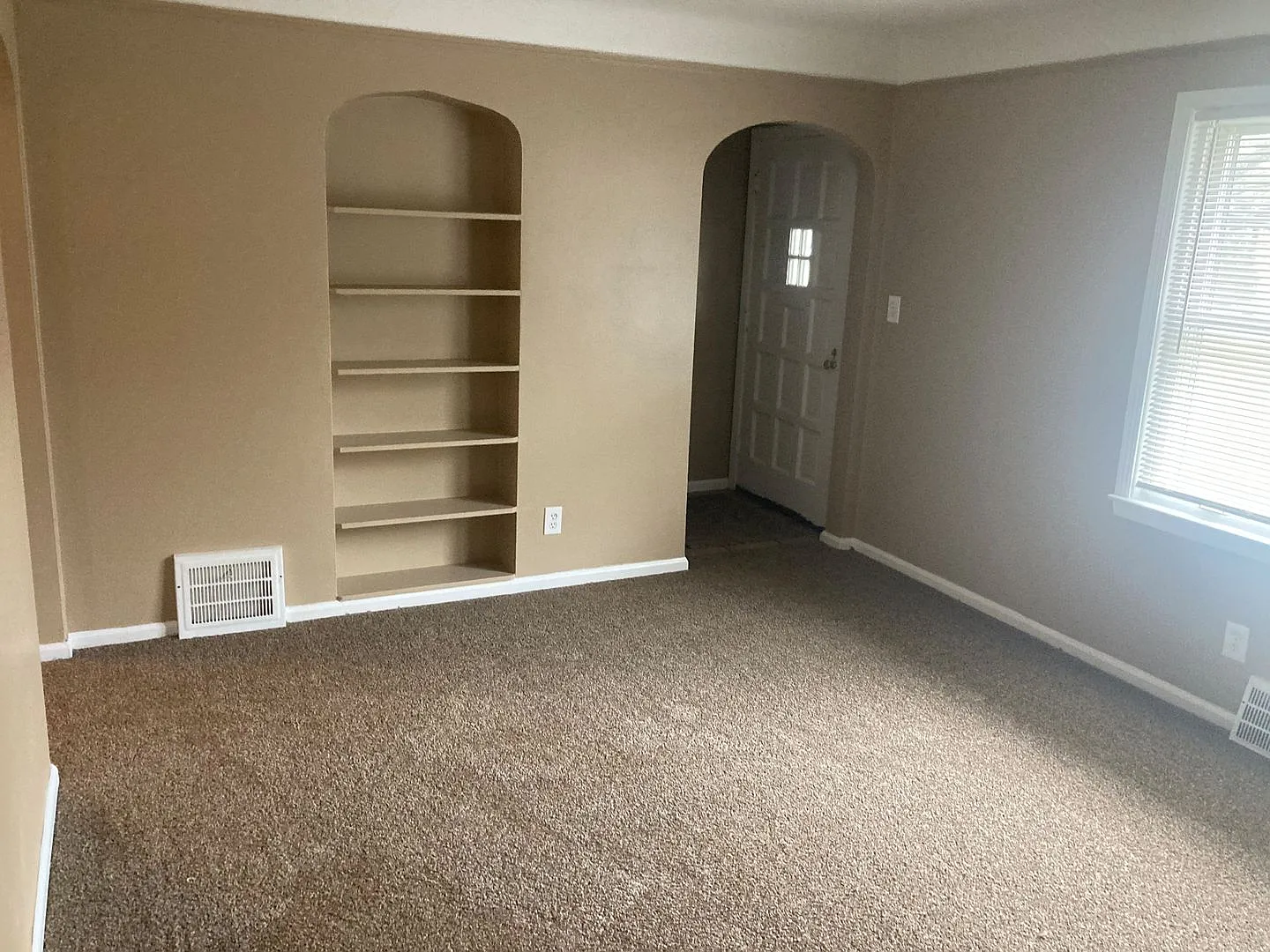 3 Bedroom, 1 Bath Bungalow Move in Ready Sec. 8 OK — Photo 3