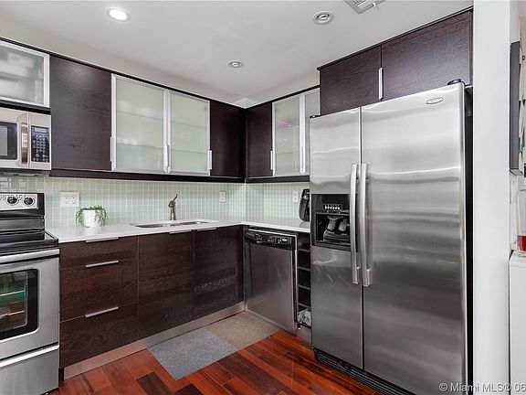 5th image of 780 NE 69th St APT 909
