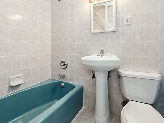 4th image of 313 E 84th St APT 4C