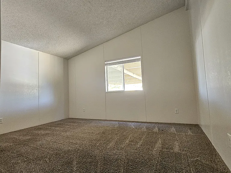 1510 W Ruth St — Photo 1