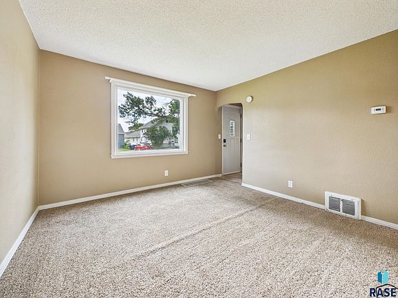 5th image of 2105 S Duluth Ave
