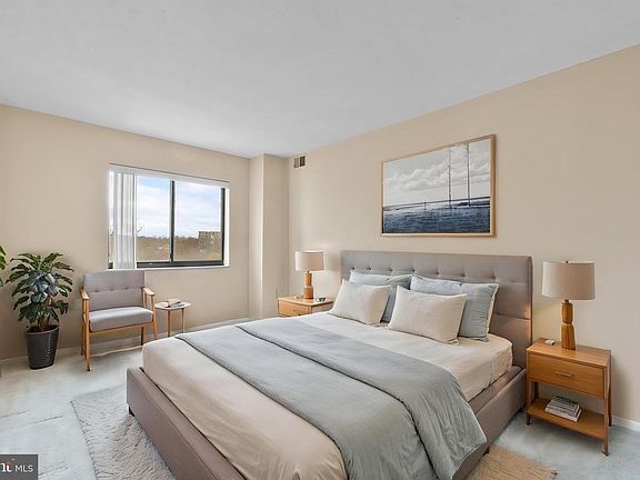 5th image of 15115 Interlachen Dr #3607