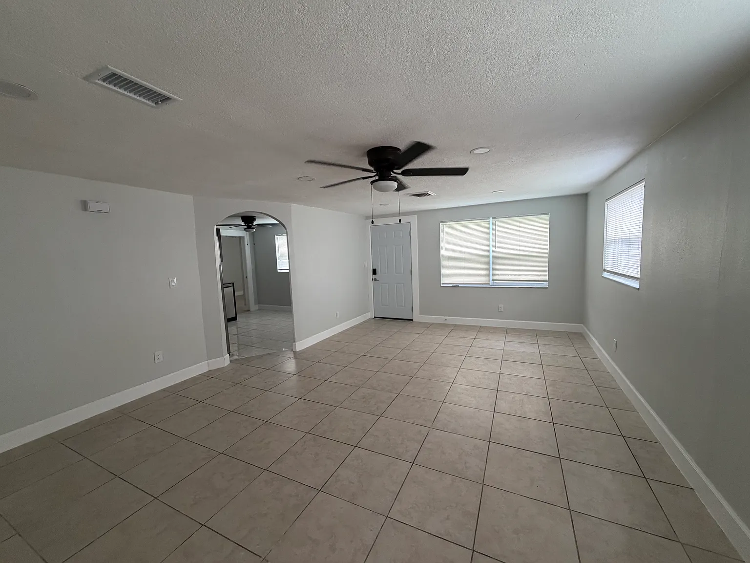 4 bed, 1188 sqft, $2,450 — Photo 2
