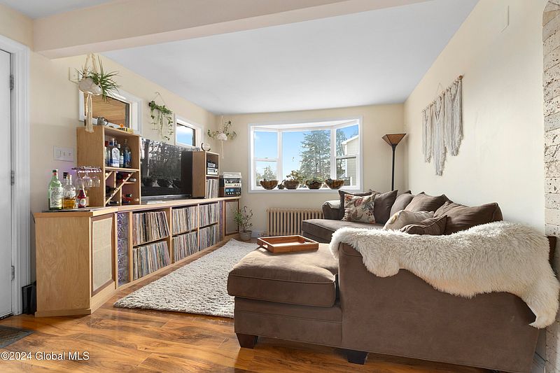 3rd image of 2727 Caroline Avenue