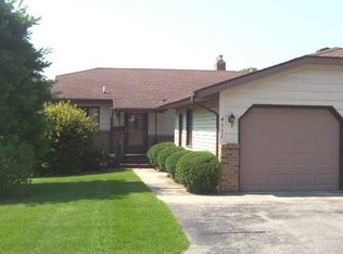 4511 N Valley Dr NE, Grand Rapids, MI