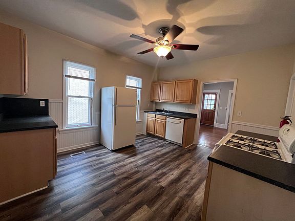 4th image of 1053 Wealthy St SE