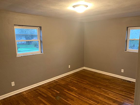 5th image of 2568 Carnegie St