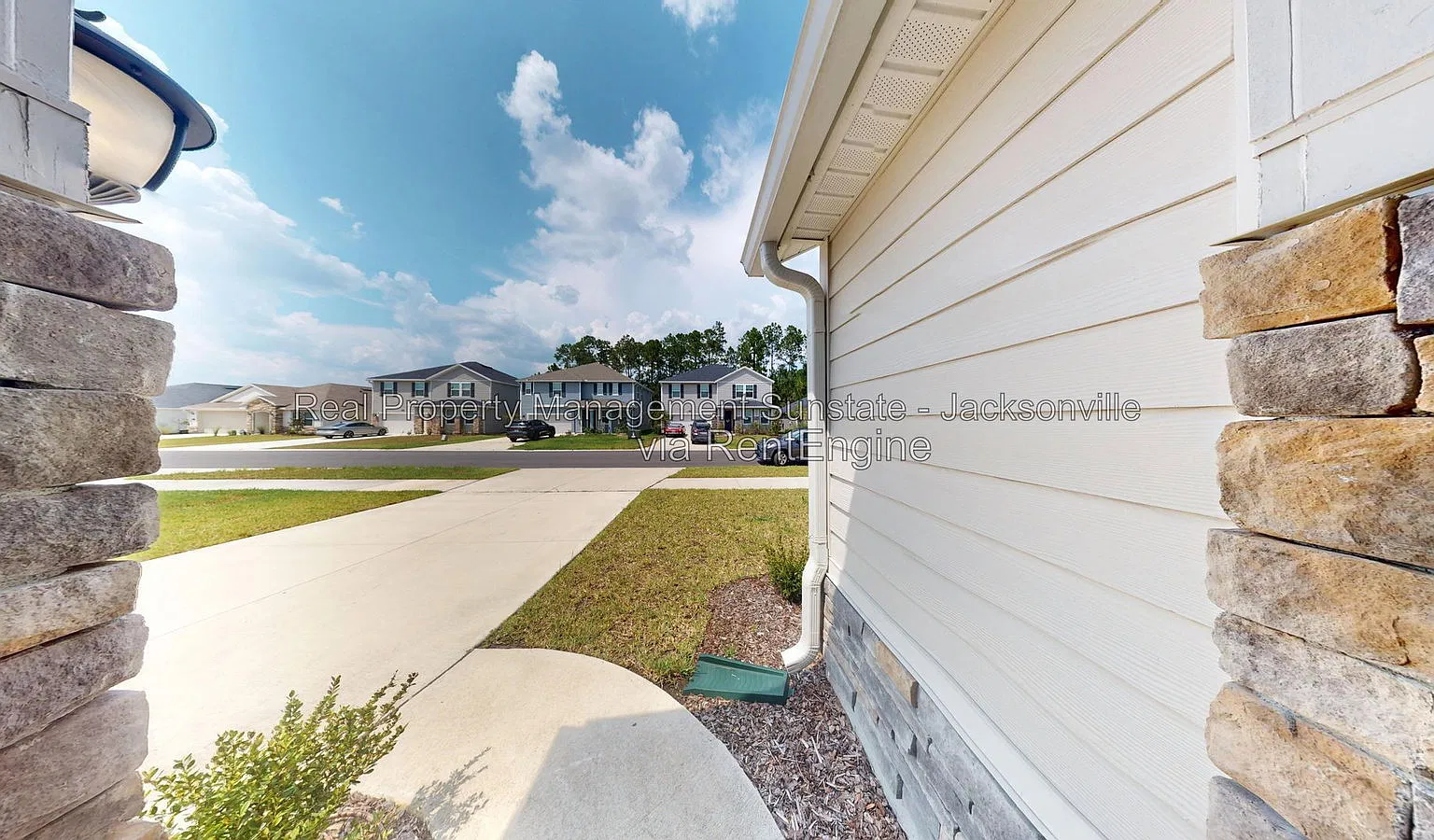 3 bed, 2.0 bath, 1541 sqft, $1,980 — Photo 3