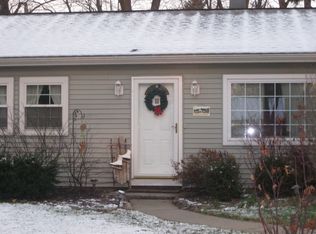 6 De Voe Dr, Colonie, NY 12205