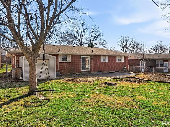 4th image of 705 Leo St