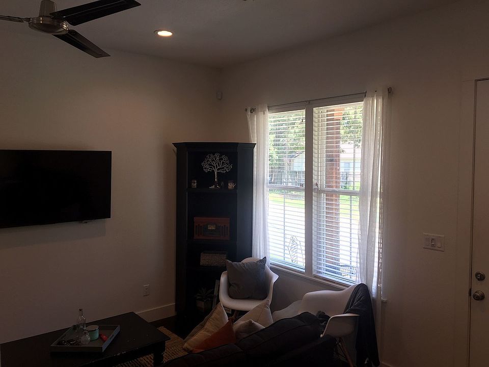 1st image of 411 East St #1011