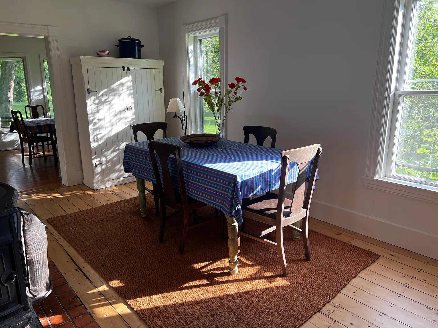 4 bed, 1.5 bath, 1684 sqft, $3,590 — Photo 4
