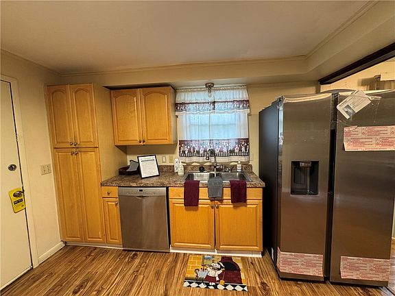 4th image of 50 Kenwick Dr