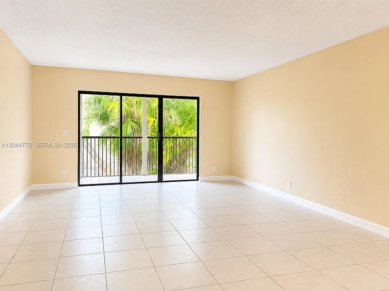 405 Lakeview Dr #202 — Photo 14