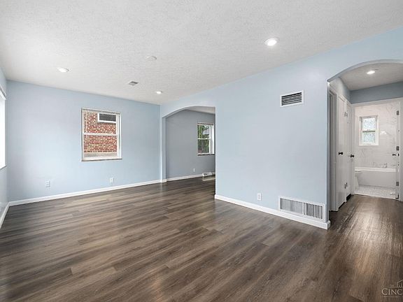 4th image of 1829 Wyoming Ave