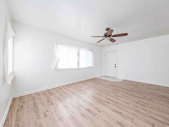 3rd image of 2060 Orange Ave