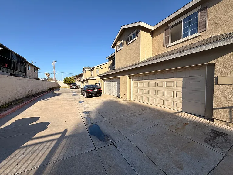 5762 Rostrata Ave — Photo 8