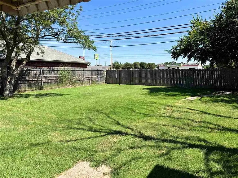 2949 Cunningham Dr — Photo 24