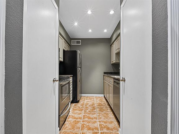 5th image of 7575 Katy Fwy APT 18