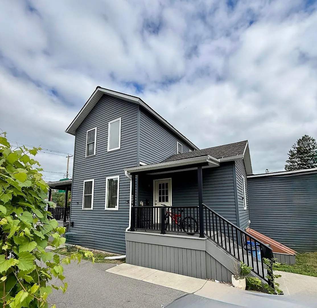 209 Meadow St — Photo 2