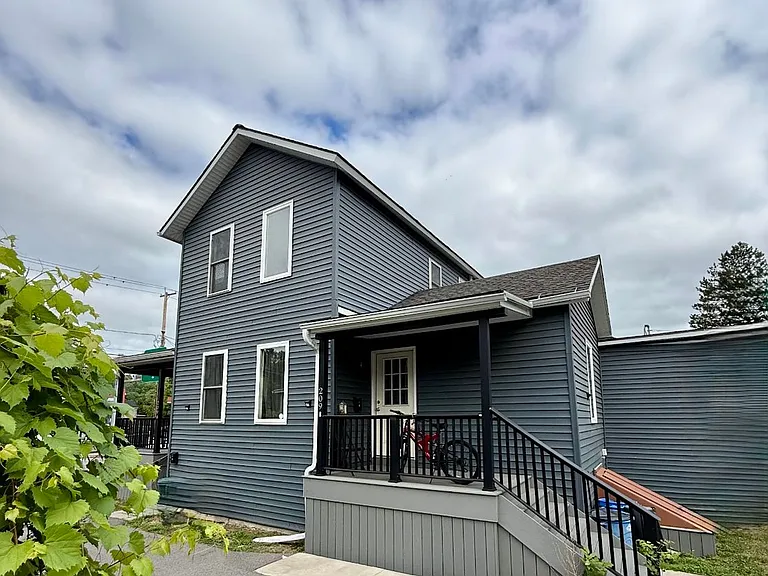 209 N Meadow St — Photo 2