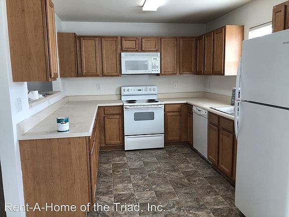 3rd image of 4010 Mountainridge Dr