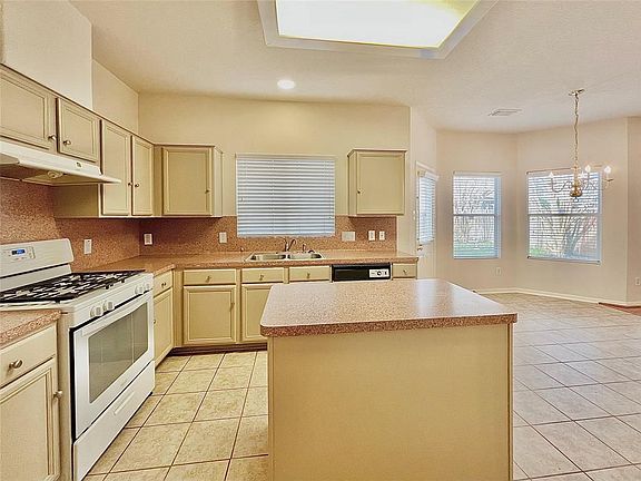 3rd image of 18558 Carousel Creek Ct