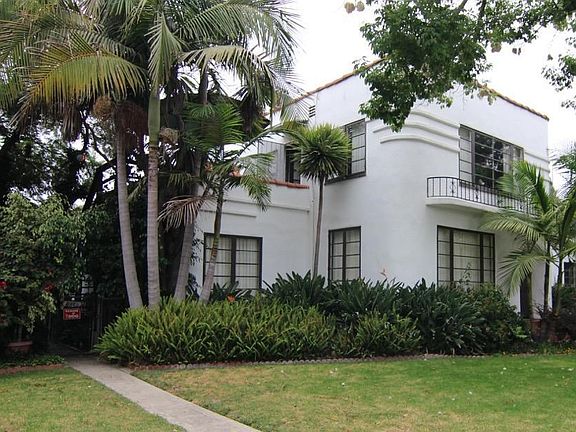 Streamline Moderne architecture