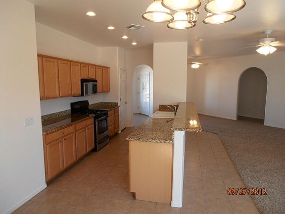 Maple & Granite & Stainless & walk-in pantry