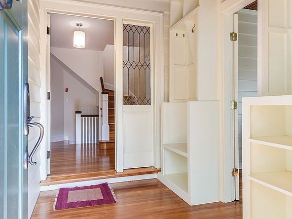 2nd image of 29 Devereaux St