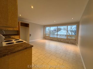 258 Lakeshore Rd E #203, Mississauga, ON L5G 1G9