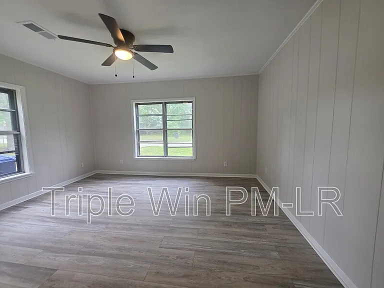 104 E Georgia St — Photo 19