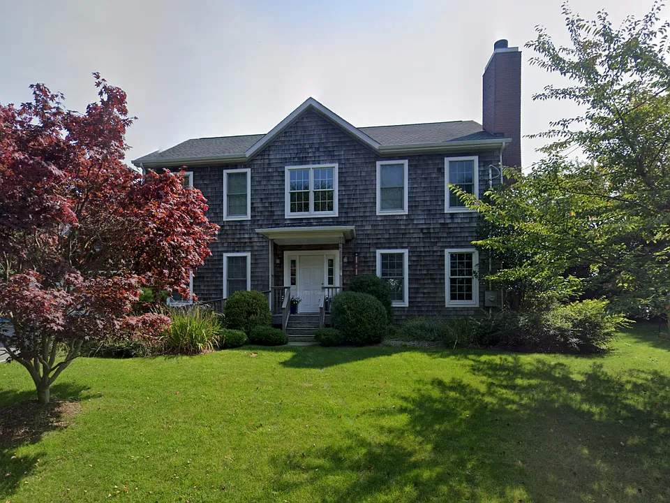 44 Fairlawn Dr