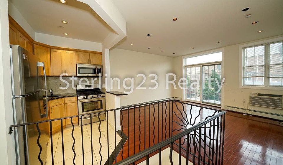 1st image of 2642 28th St APT 2R