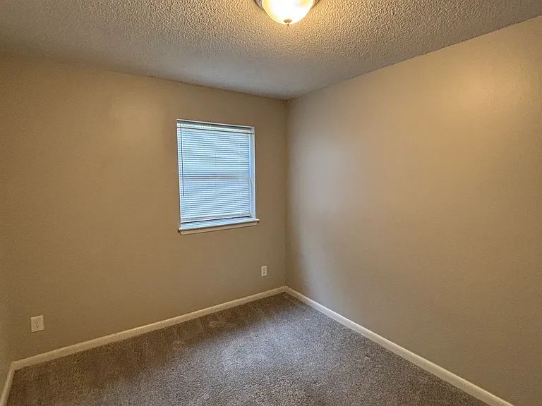 1301 Liberty Dr — Photo 16