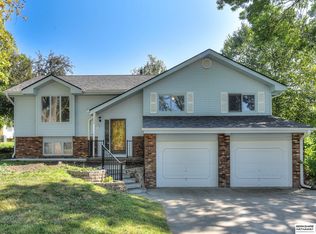 1209 Rogers Dr, Papillion, NE 68046