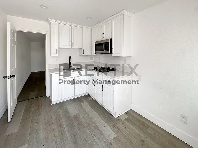 933 1/2 E Kingsley Ave — Photo 3
