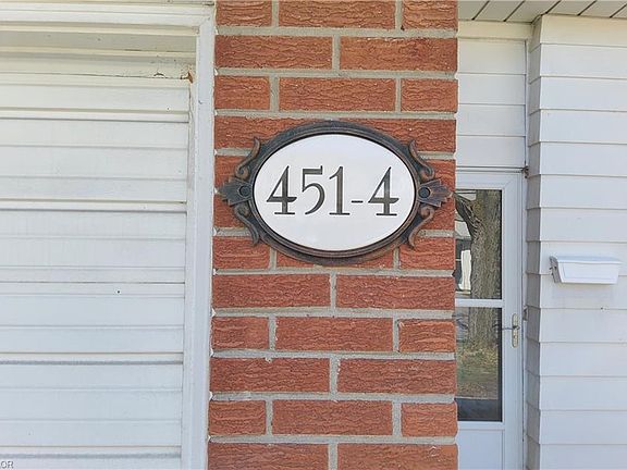 3rd image of 451 Woodview Rd #4