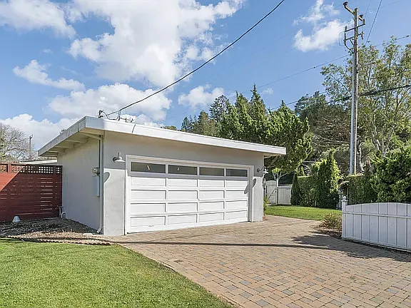 2 Somerset Ln — Photo 2