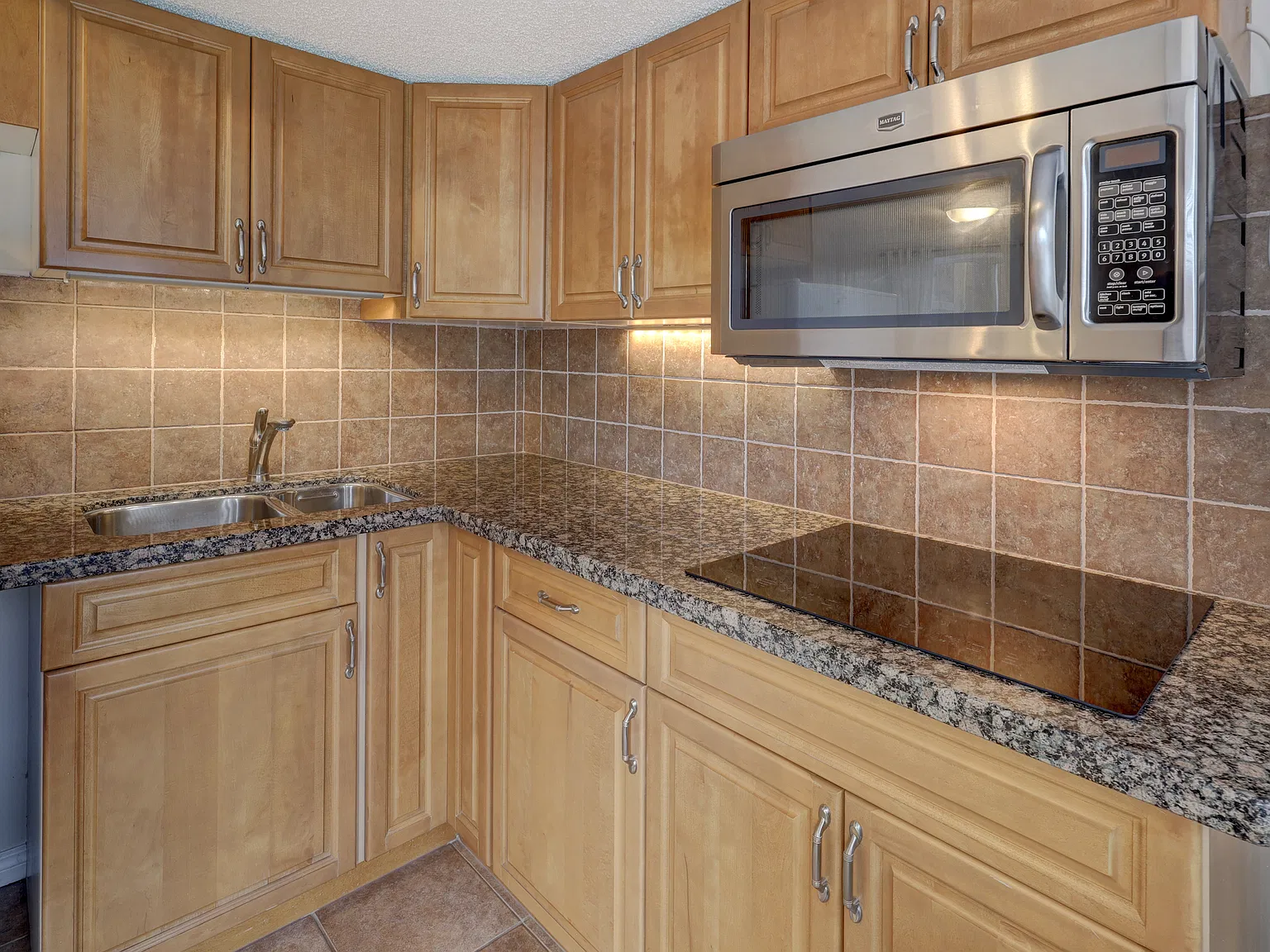 2208r 33 St SW, Calgary, AB, Canada — Photo 4