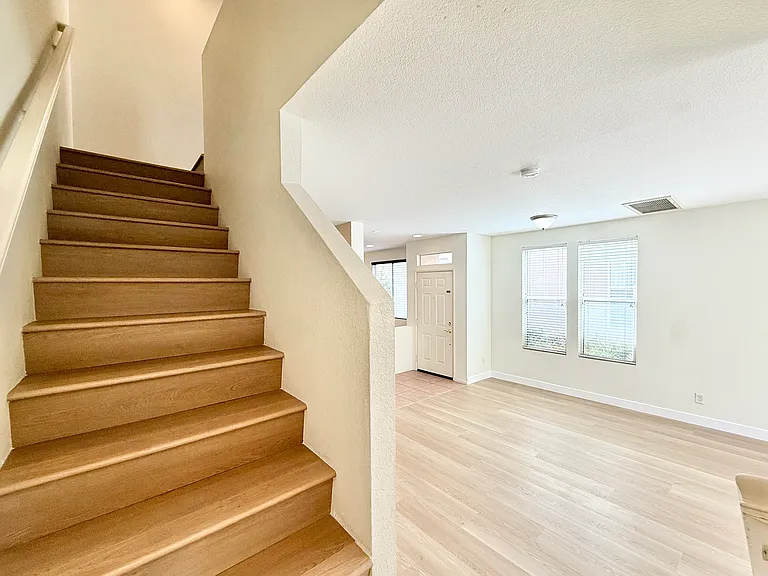 1209 Madrigal Ct — Photo 9
