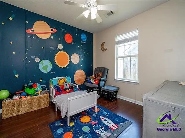 130 Coronation Dr — Photo 2