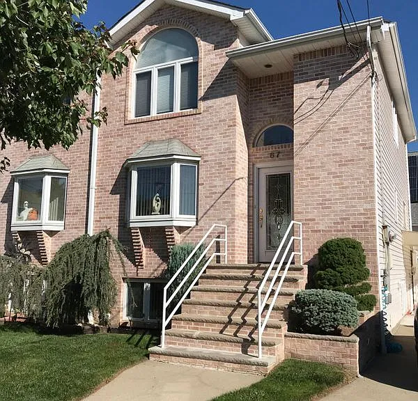 67 Robinson Ave — Photo 1