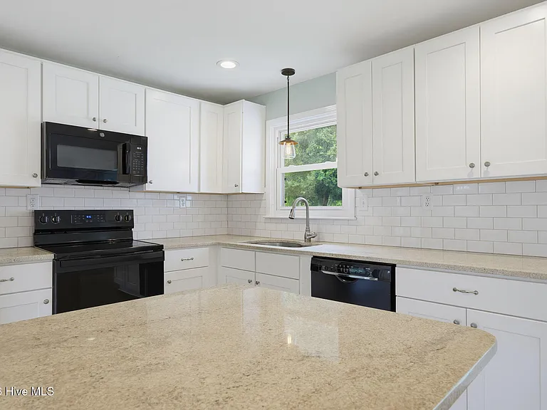 46 Holland Dr — Photo 13