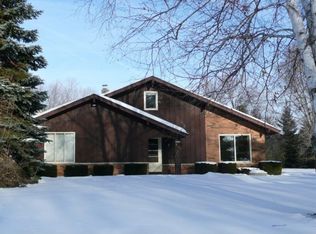 4455 S Hillview Ct, New Berlin, WI 53146