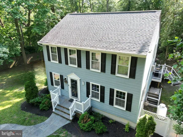 7904 W Riverside Dr, Pasadena, MD 21122